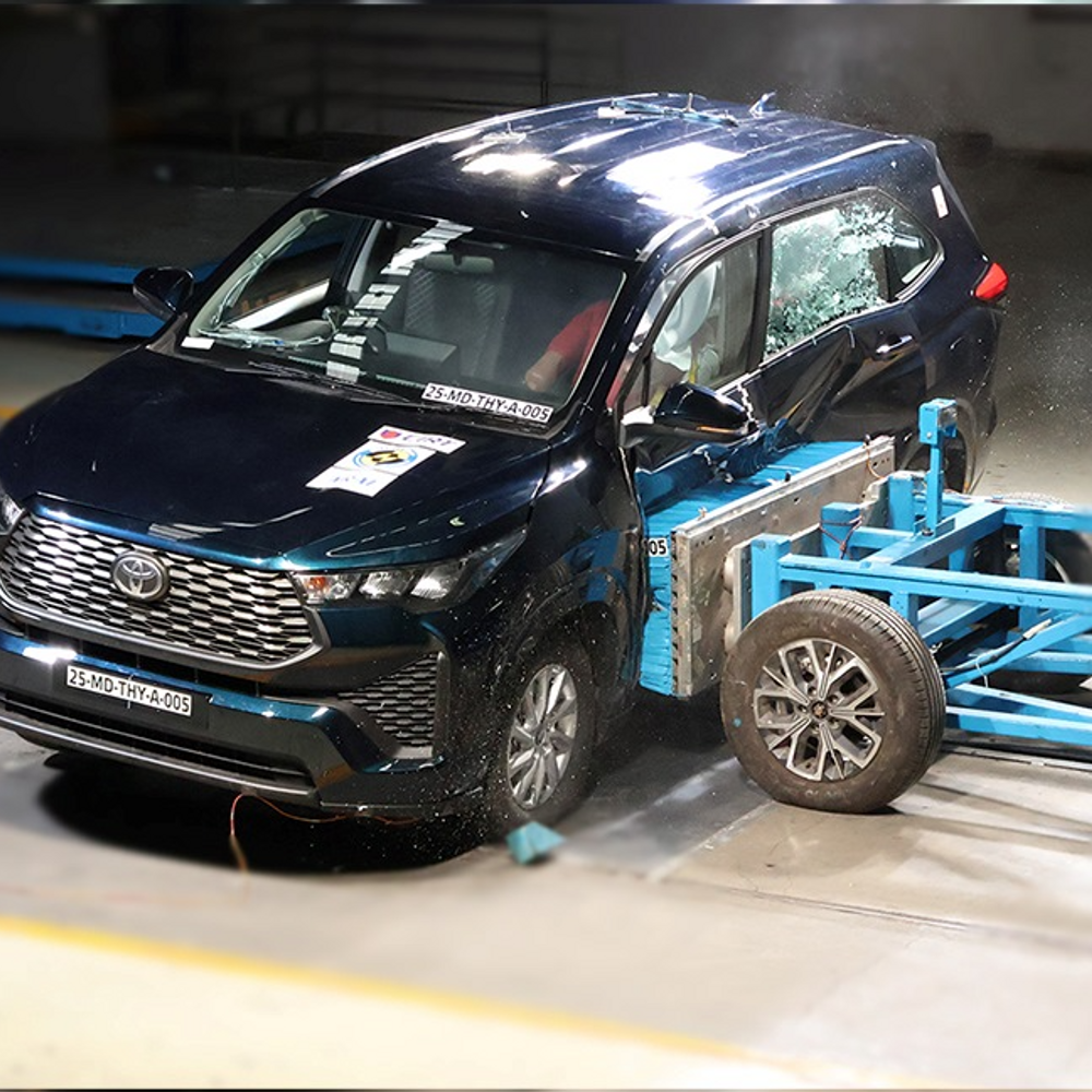 टोयोटा इनोवा हाइक्रॉस भारत की सबसे सेफ हाइब्रिड MPV:BNCAP क्रैश टेस्ट में 5 स्टार सेफ्टी रेटिंग मिली, बच्चों की सुरक्षा के लिए 45 पॉइंट मिले