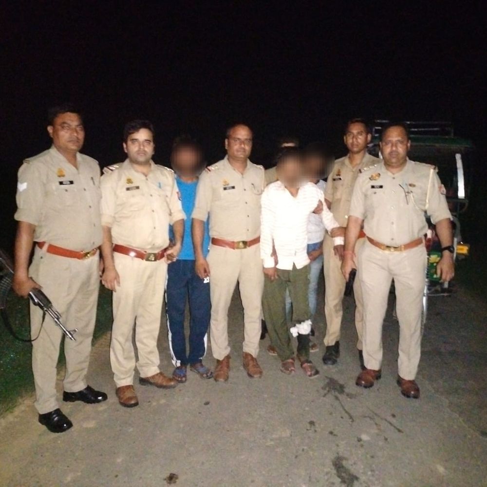 बागपत में ई-रिक्शा लूट के तीन आरोपी गिरफ्तार:पुलिस मुठभेड़ में एक घायल, ई-रिक्शा और बंदूक बरामद