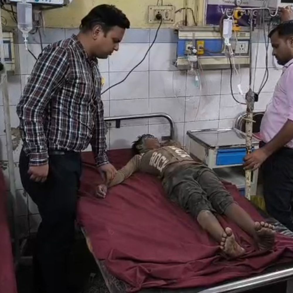 आकाशीय बिजली चपेट में आने से किशोर घायल:मेडिकल कॉलेज में भर्ती, मवेशी चराने गया था खेत