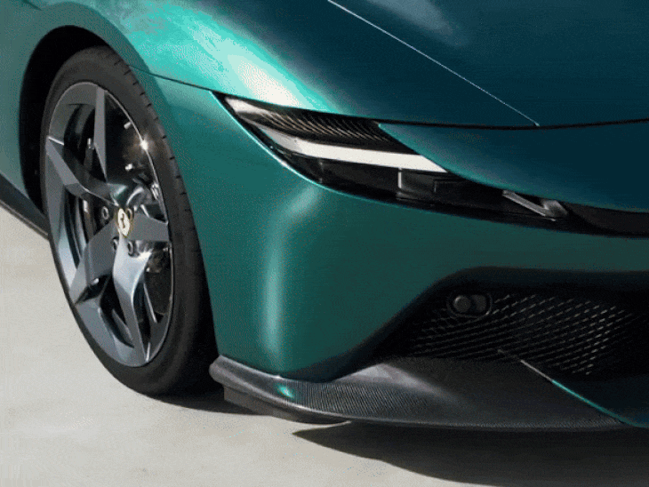 फरारी की सबसे सस्ती स्पोर्ट्स कार अमाल्फी लॉन्च:सिर्फ 3.3 सेकेंड में 0 से 100 की स्पीड पकड़ सकती है, कीमत ₹2.4 करोड़