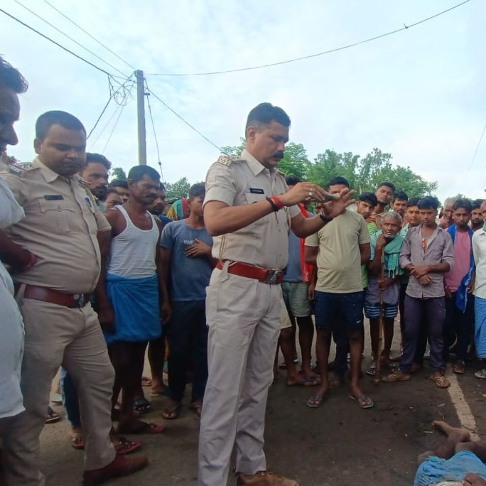 बांका में अज्ञात वाहन ने मजदूर को कुचला, मौत:परिजनों ने मुआवजे की मांग को लेकर किया सड़क जाम