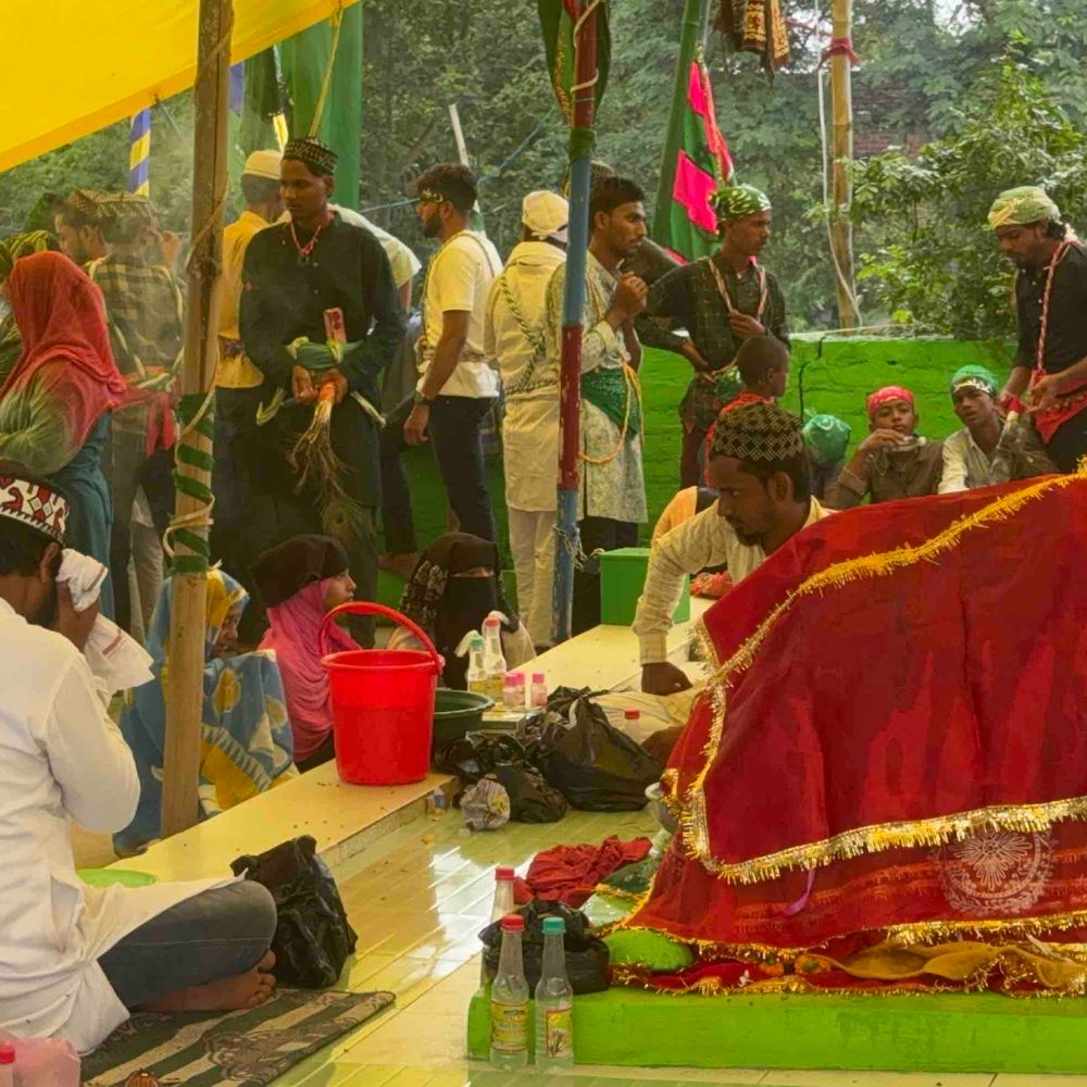 मुहर्रम में कासिद की परंपरा:नवादा में कई स्थानों पर निकला जुलूस, पारंपरिक खेलों का प्रदर्शन
