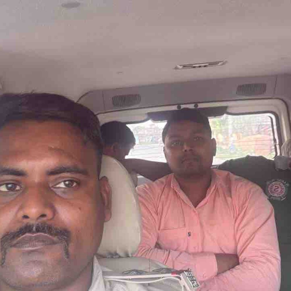 जातिगत भड़काऊ संदेश फैलाने वाला यूट्यूबर गिरफ्तार:ब्राह्मणों के प्रवेश और पूजा रोकने लगवाए थे पोस्टर, सरेंडर से पहले ही धर दबोचा