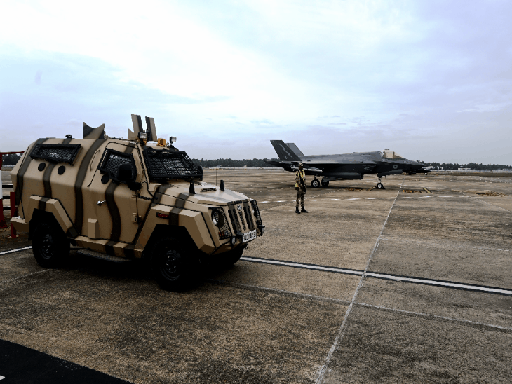 ब्रिटिश फाइटर जेट F-35 को ठीक करने 40 इंजीनियर आएंगे:5 जुलाई को UK से टीम भारत पहुंच सकती है; 21 दिन पहले इमरजेंसी लैंडिंग हुई थी