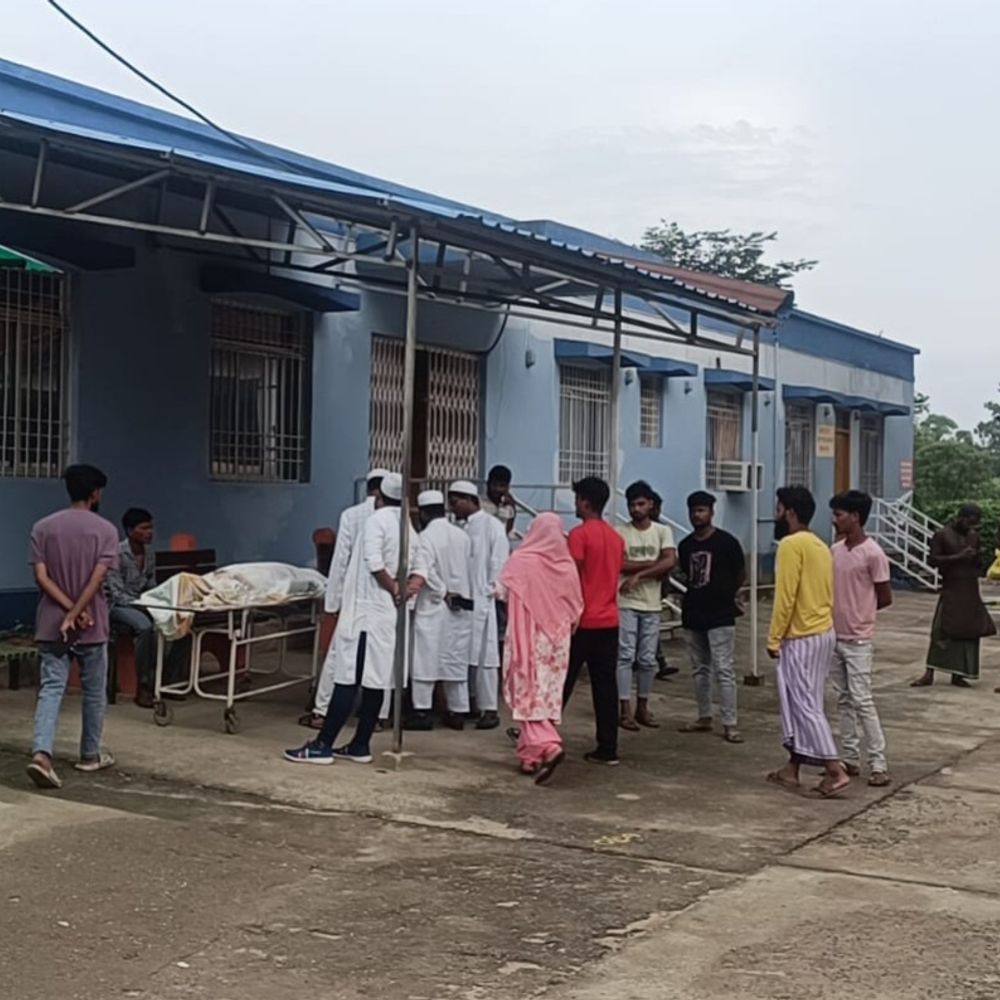 बांका में हाइवा की टक्कर से बाइक सवार की मौत:बकरीद मनाने गांव आया था हसीन, दो साथी गंभीर रूप से घायल; चालक वाहन लेकर फरार