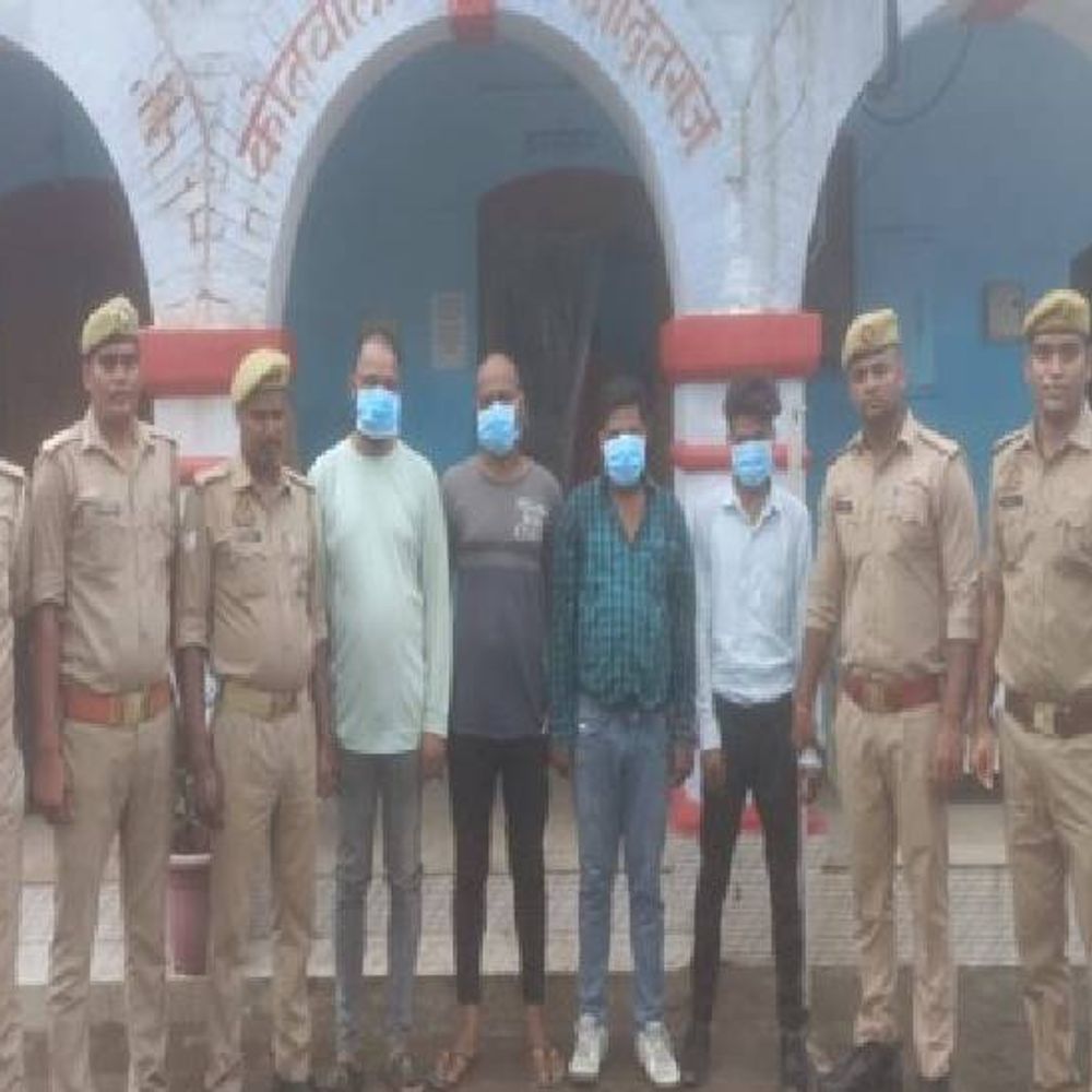 लखनऊ में गिरोह चला रहे चार गैंगस्टर गिरफ्तार:तीन साथियों को तलाश में छापेमारी, दो जेल में बंद