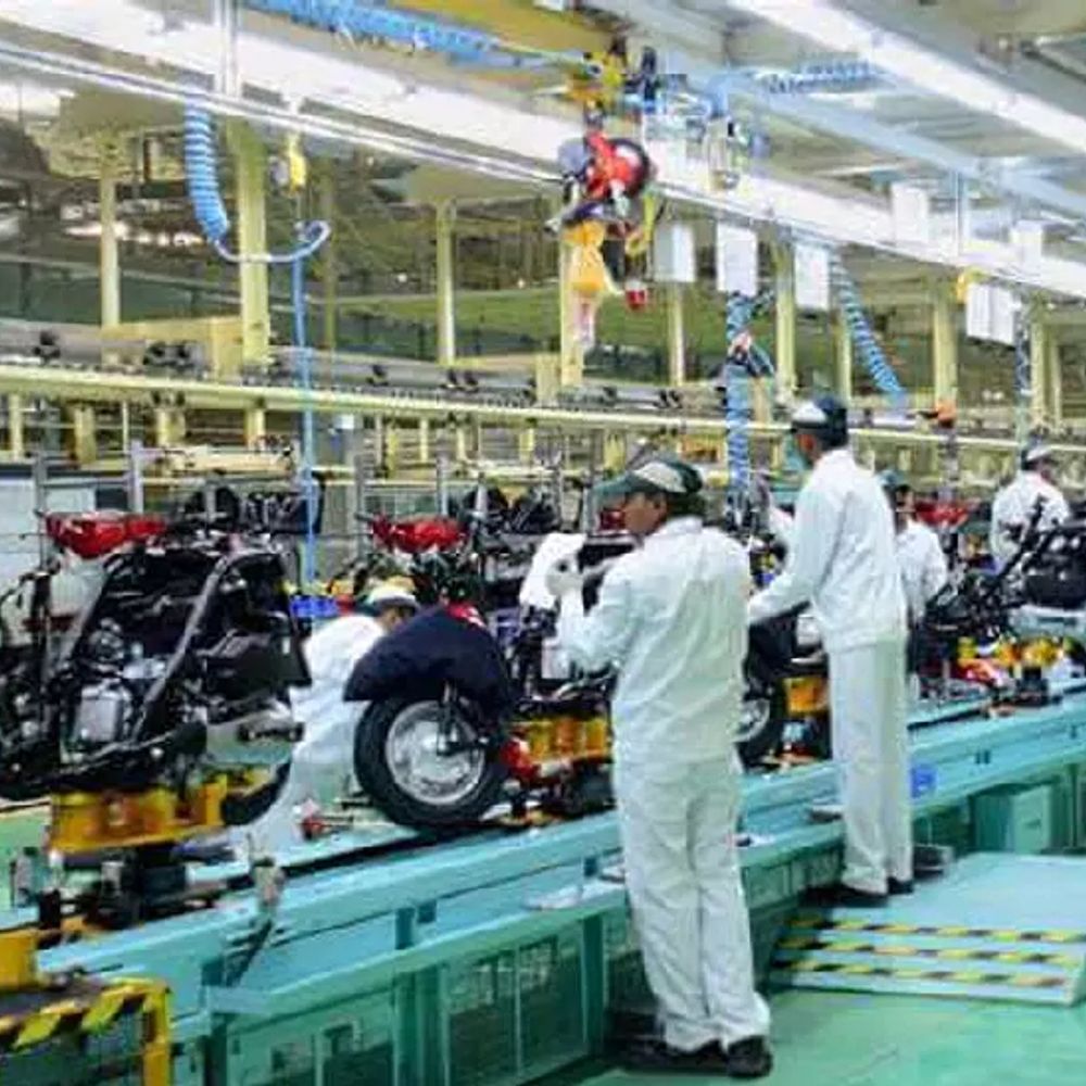 इलेक्ट्रिक टू-व्हीलर महंगे हो सकते हैं:बजाज, एथर और TVS घटाएंगी प्रोडक्शन, चीन से आने वाले रेयर अर्थ मैग्नेट की शॉर्टेज का असर