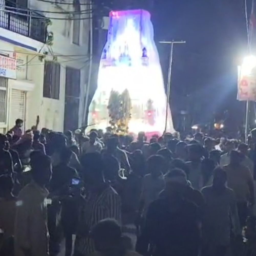 मोहर्रम पर जालौन में 214 ताजिए निकले:45 जुलूसों में उमड़ी भीड़, पुलिसकर्मी तैनात; सीसीटीवी से निगरानी