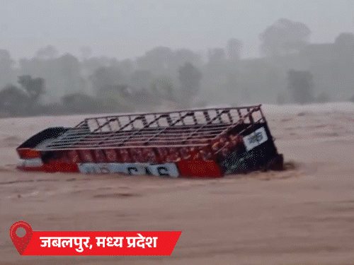 MP-20 शहरों में भारी बारिश, जबलपुर में ट्रक डूबा:हिमाचल में अब तक 69 की मौत; 14 पुल बहे, 500 सड़कें बंद