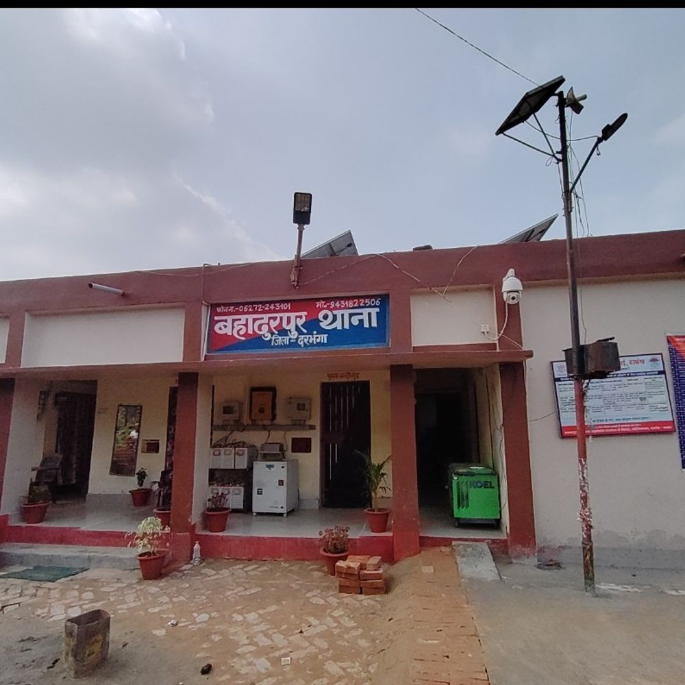 दरभंगा में शराब तस्करी का भंडाफोड़:ट्रक में एग ट्रे के बीच छिपाकर रखी भरी मात्रा में शराब जब्त, चालक फरार