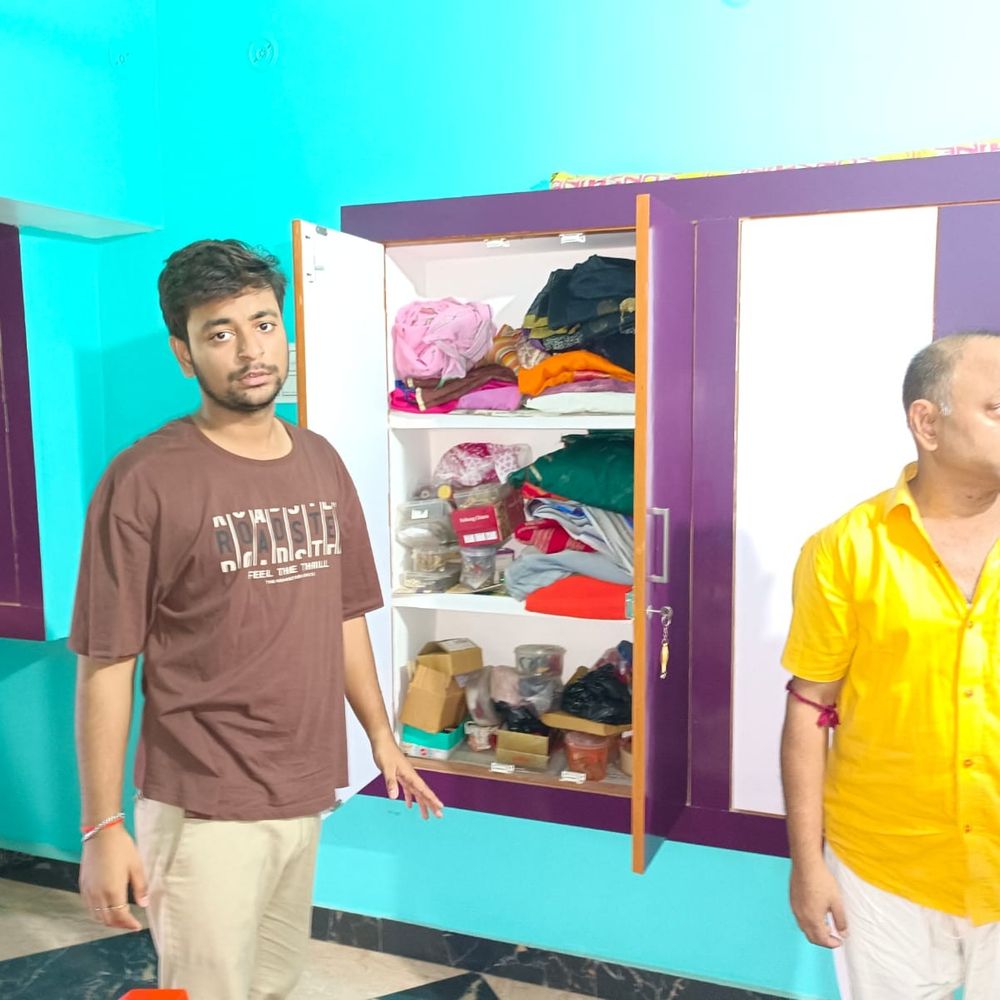 व्यापारी के घर 15 लाख रुपए और जेवरात चोरी:बेटे के शोर मचाने गला दबाकर छत के रास्ते भागे चोर