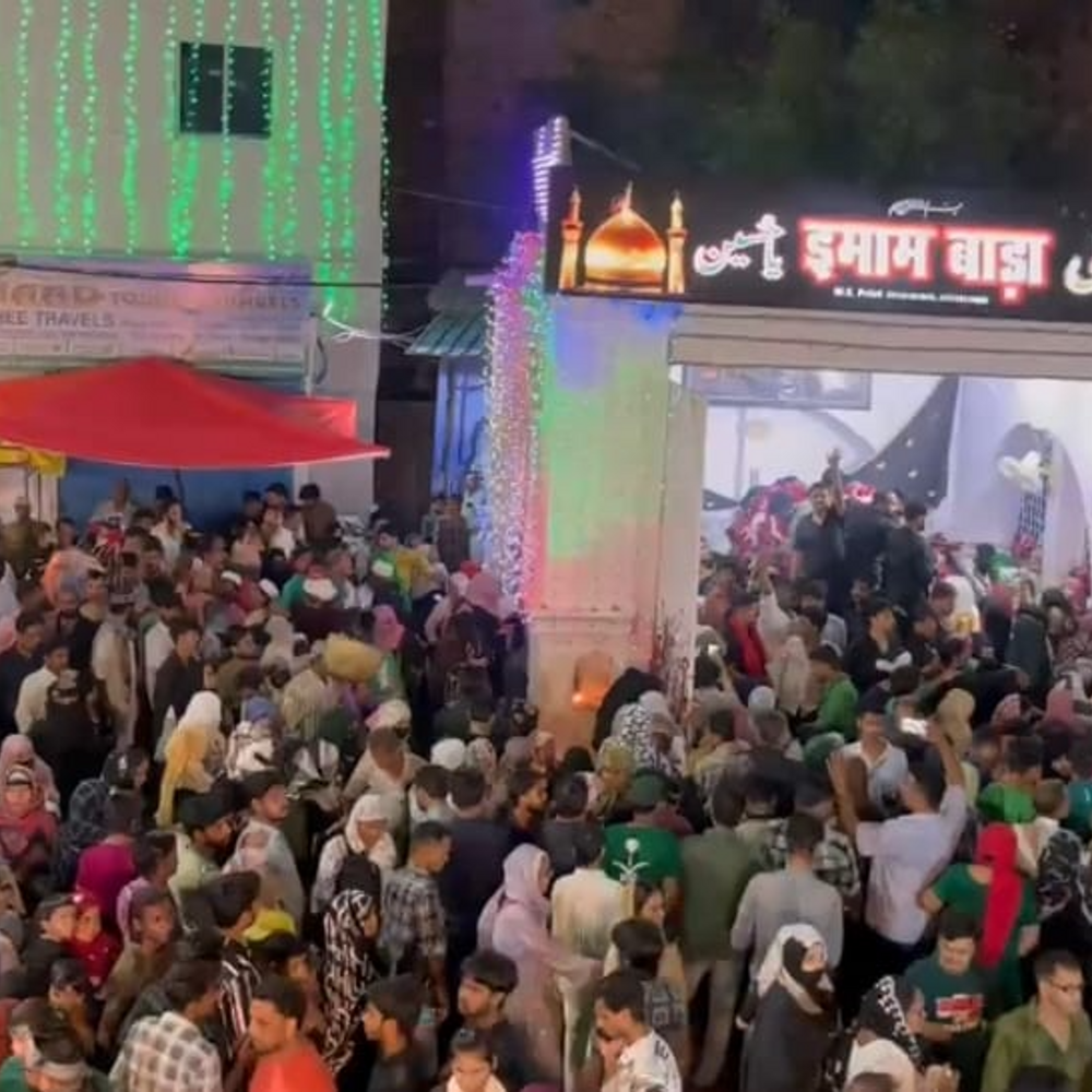 पूरी शान से उठा प्रयागराज में बड़ा ताजिया:आग के भपके ने किया कमाल, अकीदत के लिए उमड़ी जायरीनों की भीड़