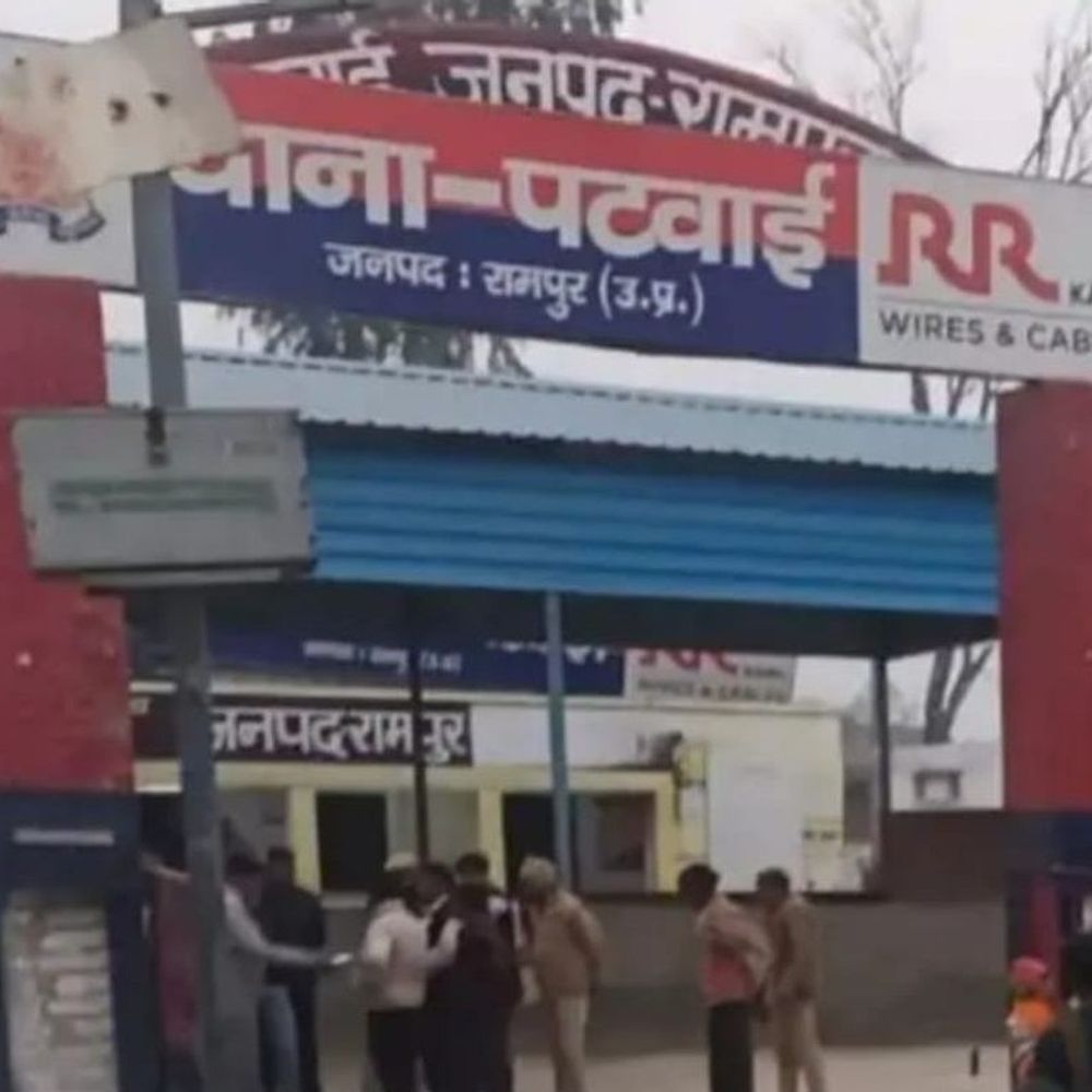 रामपुर में नाले में डूबा युवक:गोताखोर टीम कर रही तलाश, परिजनों ने किया सड़क जाम
