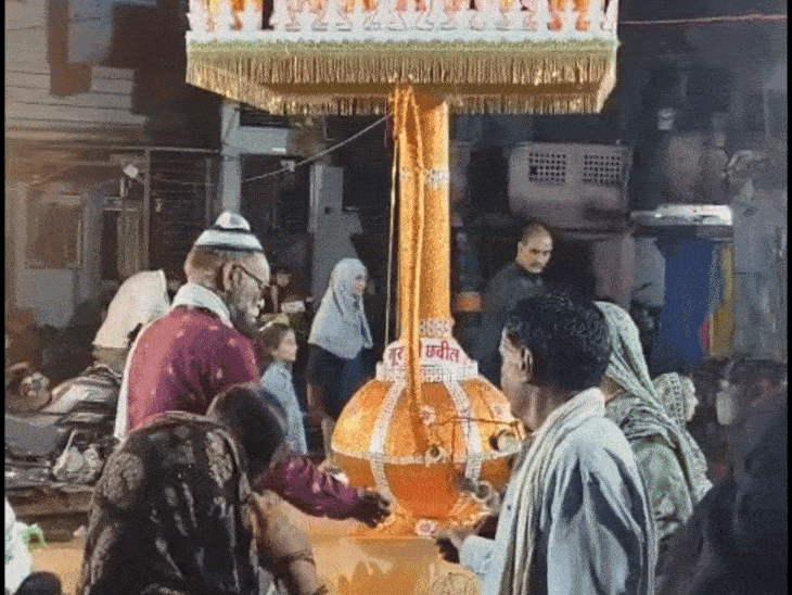 आलीराजपुर में मोहर्रम पर निकला 25 ताजियों का जुलूस:रातभर जामा मस्जिद चौक पर रहा जमावड़ा; हक हुसैन-मौला हुसैन के नारे लगाए