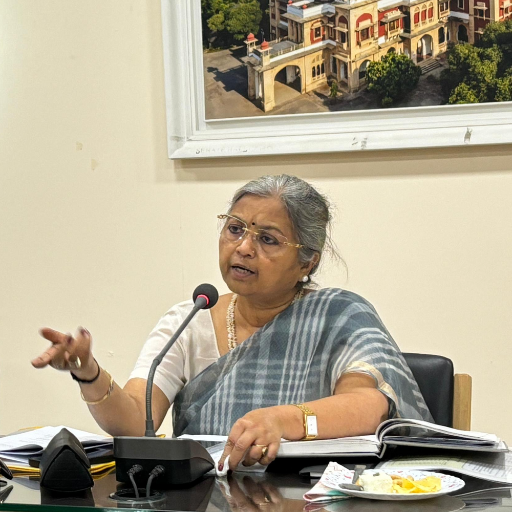 कुलपति ने कहा, 2 दिन के अंदर शुरू हो क्लॉस:इलाहाबाद विश्वविद्यालय में कुलपति ने की सभी HOD के साथ बैठक