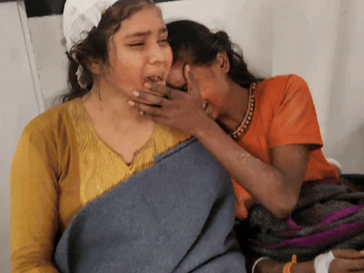 यूपी की बड़ी खबरें:बागेश्वर धाम में धर्मशाला की दीवार गिरी, मिर्जापुर की महिला की मौत