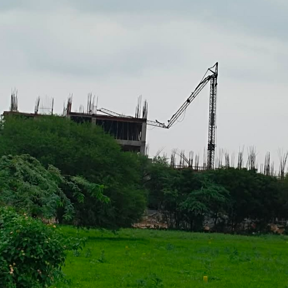 अस्पताल में क्रेन टूटकर मजदूर के सिर पर गिरी, मौत:नीचे खड़ा होकर काम कर रहा था, इलाज के दौरान दम तोड़ा