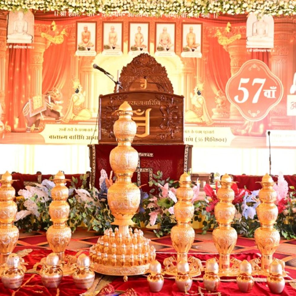 मंगल कलश स्थापना में उमड़े हजारों जैन समाज के श्रद्धालु:टोंक शहर की हमीरगंज जैन नसिया में आचार्य वर्धमान सागर महाराज ससंघ करेंगे चातु़र्मास