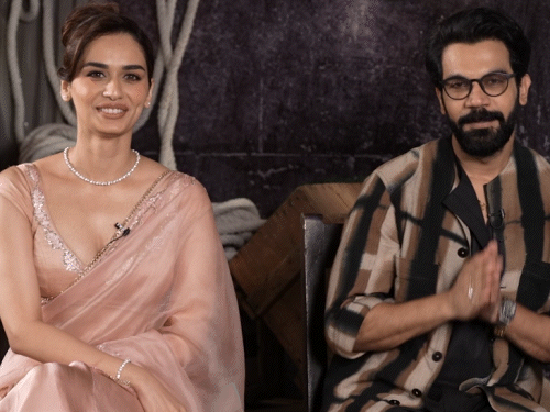 'स्कूल के दिनों में 'मालिक' की तरह निर्भीक था':राजकुमार राव ने कहा- किरदार में ढलना सबसे मुश्किल; मानुषी बोलीं- कैरेक्टर को घर लेकर नहीं जाती