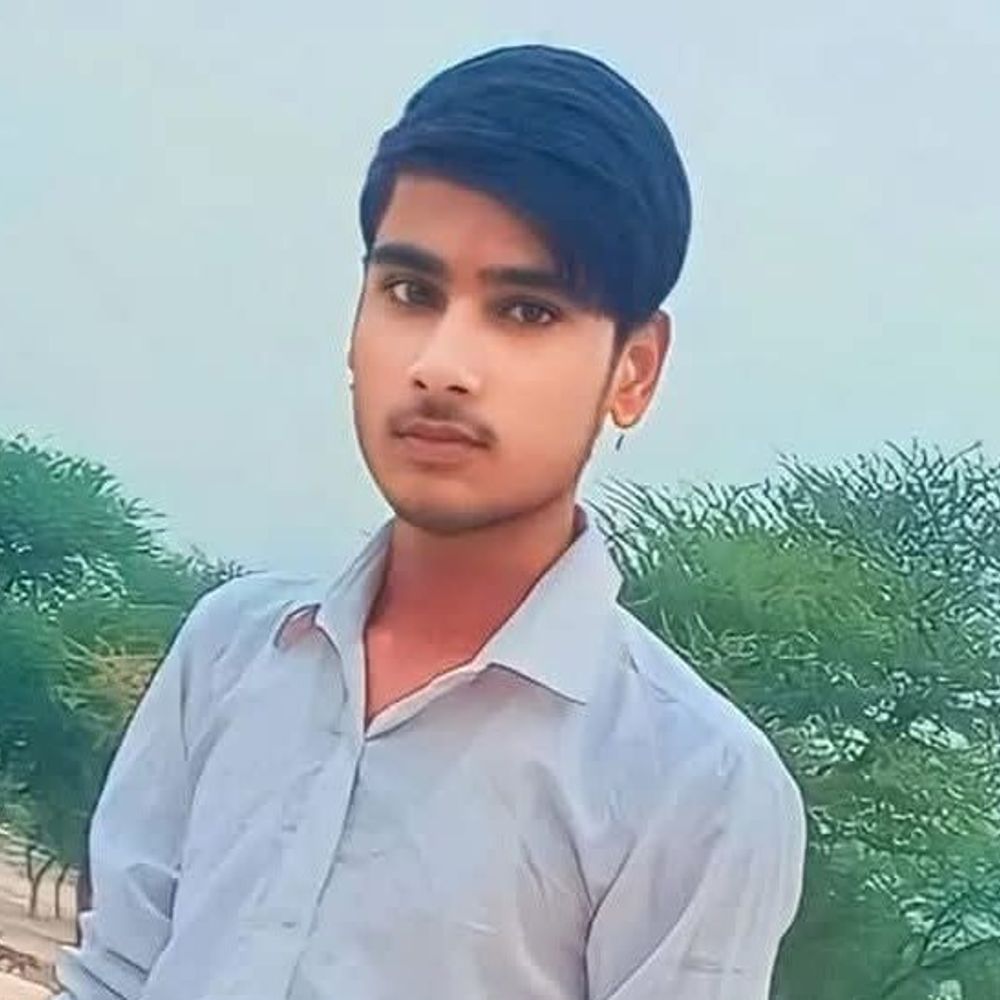 टैम्पो ने सड़क किनारे खड़े युवक को मारी टक्कर, मौत:घर से 500 मीटर दूर हुआ हादसा, चालक हिरासत में