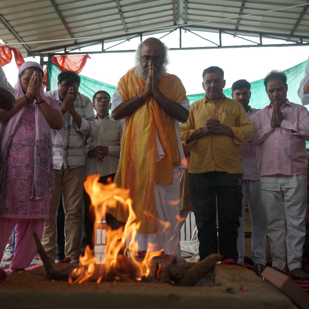 श्रीकल्कि धाम में गुरु पूर्णिमा समारोह:41 शिष्यों को दी दीक्षा, आचार्य प्रमोद कृष्णम ने किया यज्ञ