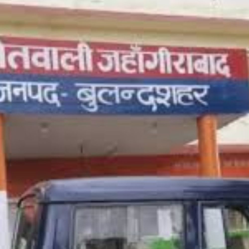 शराबी ने डायल 112 की गाड़ी पर किया हमला:चालक पर हाथापाई की कोशिश, ईंट से तोड़ा शीशा; आरोपी गिरफ्तार
