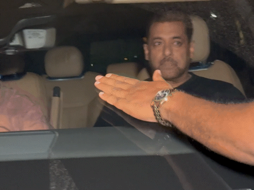 एक्स गर्लफ्रेंड संगीता बिजलानी की बर्थडे पार्टी में पहुंचे सलमान:फैन ने भाईजान को खींचा, एक्टर की सिक्योरिटी ने तुरंत पीछे हटाया