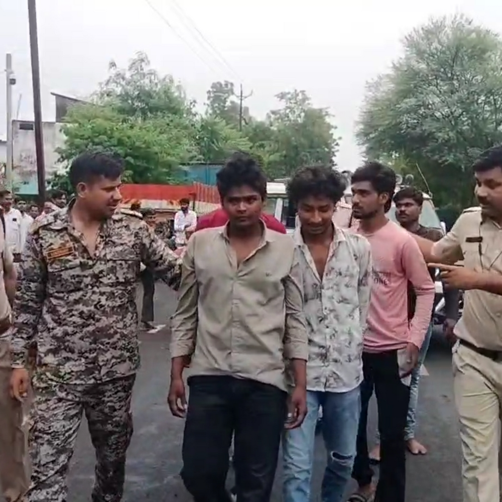 देवरी में 6 नशेड़ी पकड़ाए, पुलिस ने जुलूस निकाला:बोले- नशा करना पाप है, पुलिस हमारी बाप है; कोर्ट ने जेल भेजा