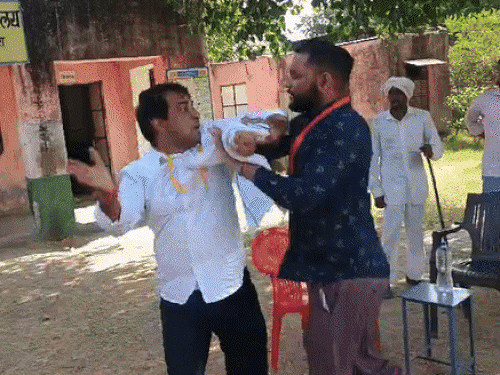 थप्पड़कांड के आरोपी नरेश मीणा को हाईकोर्ट से जमानत:कोर्ट रूम के बाहर वकील हुए भावुक; 8 महीने बाद जेल से आएंगे बाहर