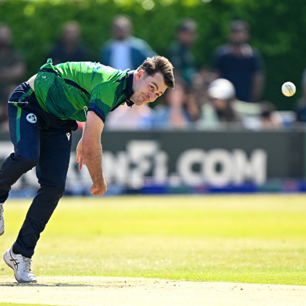 कैंफर के प्रोफेशनल-क्रिकेट में लगातार 5 बॉल पर 5 विकेट:ऐसा करने वाले पहले प्लेयर बने; आयरिश ऑलराउंडर बोले- मेहनत रंग लाई