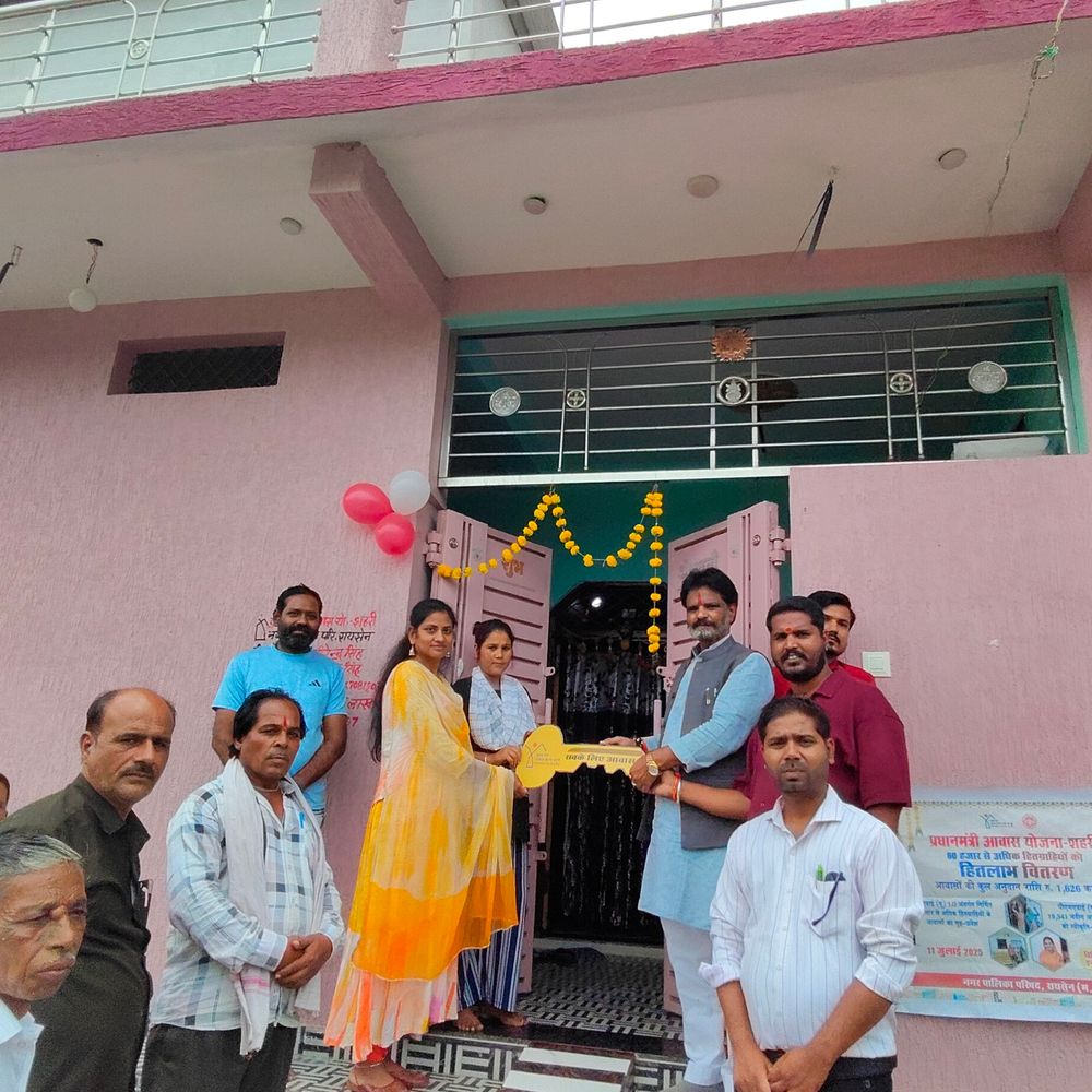 रायसेन में 3 परिवारों को मिला घर:पीएम आवास योजना के तहत CMO ने कराया ग्रह प्रवेश; 199 को स्वीकृति पत्र दिए