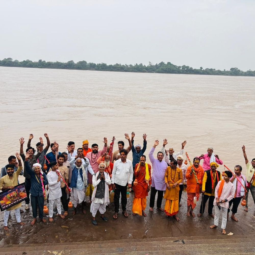 सावन में रायसेन से निकली पहली कावड़ यात्रा:110 किमी पैदल चलकर खुन खुन बाग दरबार पहुंचेंगे श्रद्धालु; नर्मदा जल से होगा अभिषेक