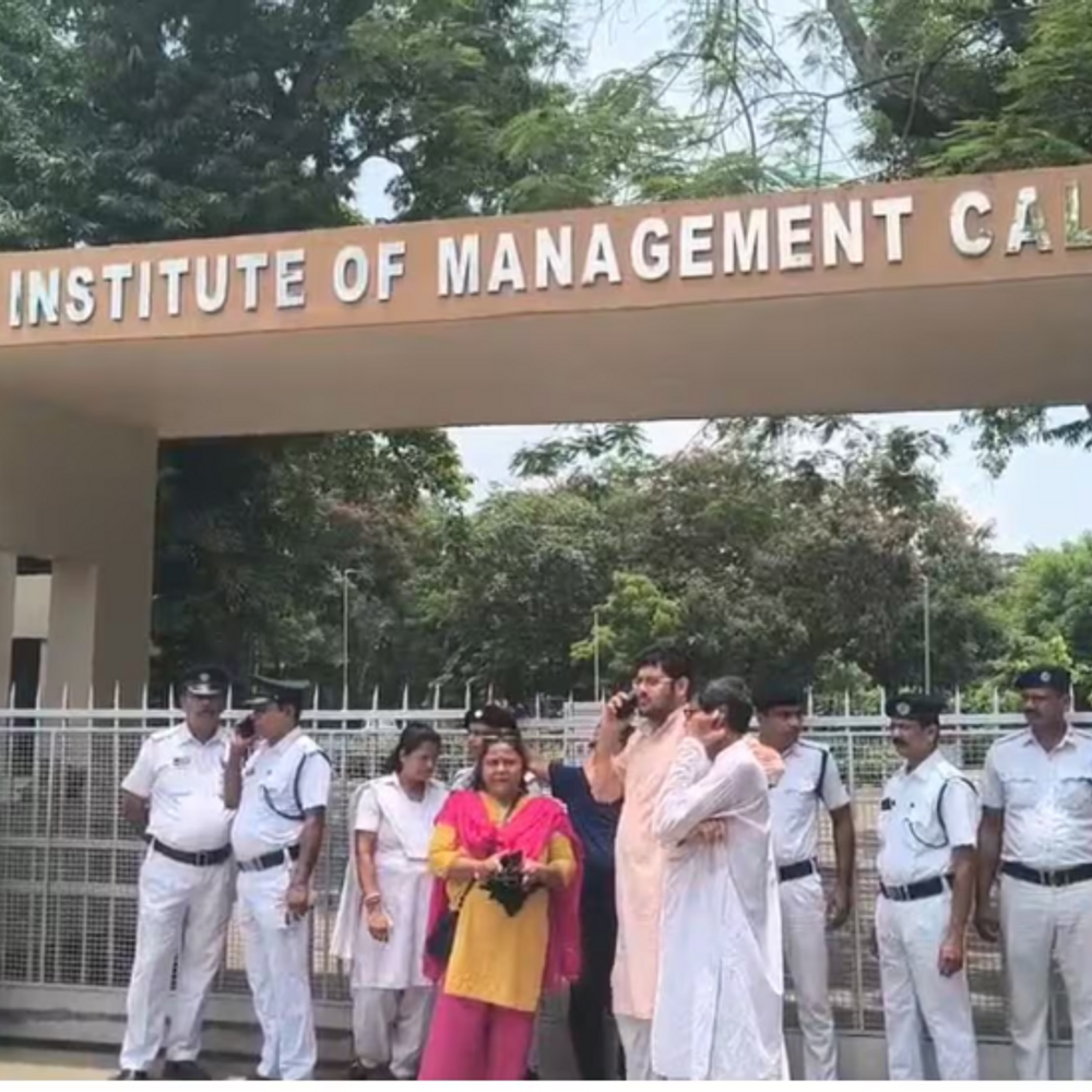 IIM-कोलकाता के हॉस्टल में स्टूडेंट से रेप, आरोपी गिरफ्तार:काउंसलिंग सेशन के बहाने ब्वायज हॉस्टल बुलाया, नशीला ड्रिंक पिलाकर रेप किया