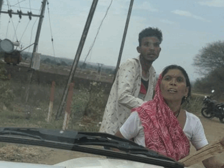 जंगल माफिया लाखा के दो बेटे करण और करताप जिलाबदर:वन अमले पर पथराव का नेतृत्व करते थे; खंडवा कलेक्टर ने एक साल के लिए बाहर किया