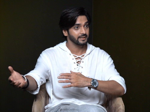 इंजीनियरिंग की नौकरी छोड़ एक्टिंग की राह चुनी:पति ब्रह्मचारी फेम आशीष दीक्षित बोले- जॉब में खुशी नहीं थी, जिंदगी में कुछ अलग करना था