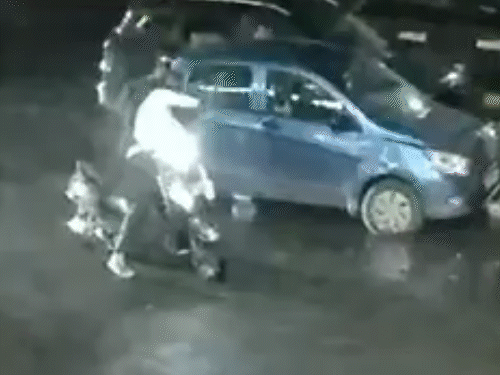 अहमदाबाद में बिल्डर पर 6 राउंड फायरिंग का CCTV:8 करोड़ रुपए का लेनदेन का था मामला, पूर्व पार्टनर ने ही साथियों संग मिलकर चलाईं गोलियां