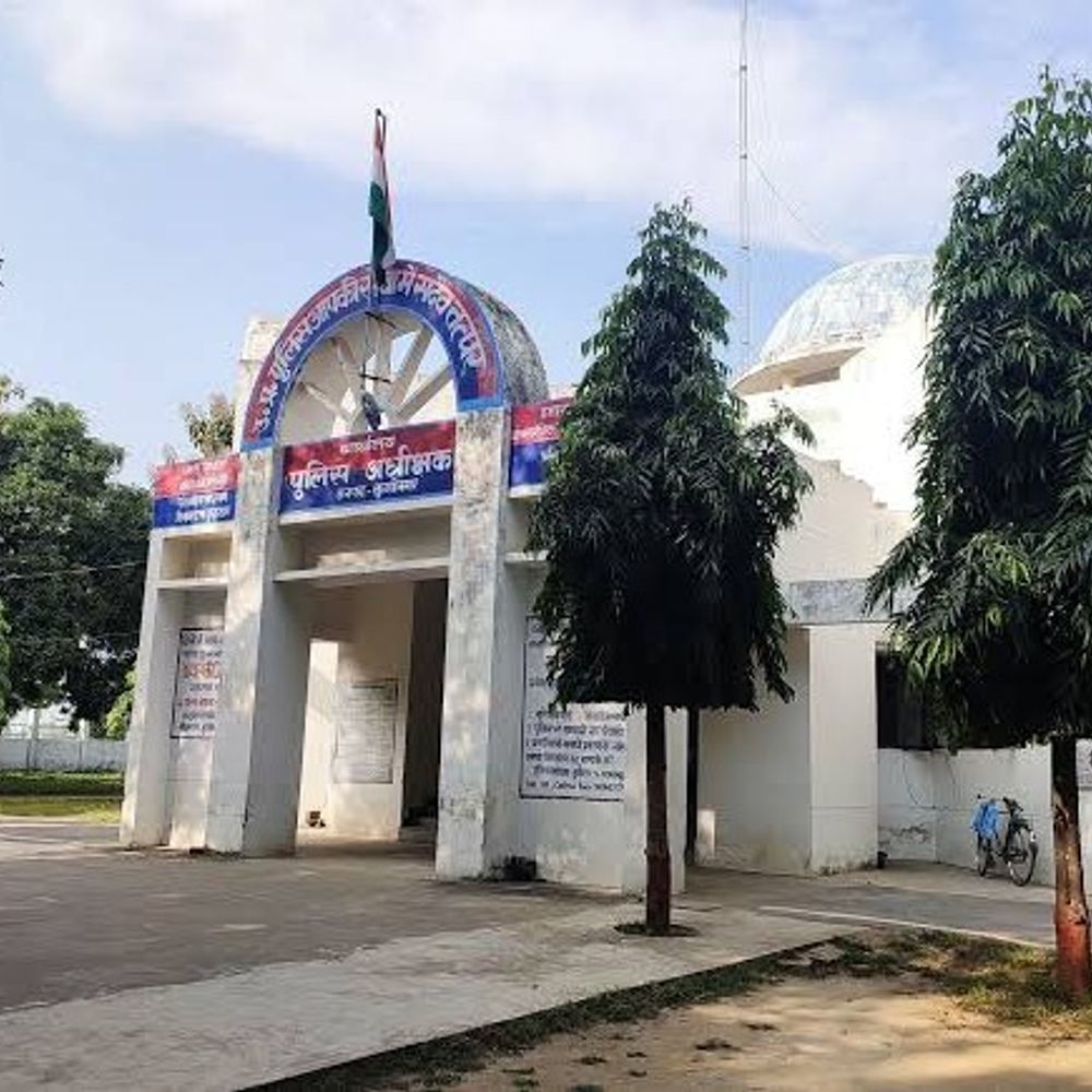 कुशीनगर में पुलिस विभाग में फेरबदल:12 से अधिक थानाध्यक्षों के तबादले, कई को मिली नई जिम्मेदारी