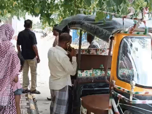घर से 12 किमी दूर बुलाकर ऑटो वाले की हत्या:रॉड से मारकर दोनों पैर-हाथ और जबड़े की हड्‌डी तोड़ी, लाश फेंक फरार हुए सगे भाई