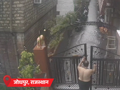 राजस्थान के अजमेर स्टेशन में पानी भरा:UP के झांसी में 17 बच्चों का रेस्क्यू, वाराणसी में गंगा उफान पर; MP के कई गांवों में बाढ़