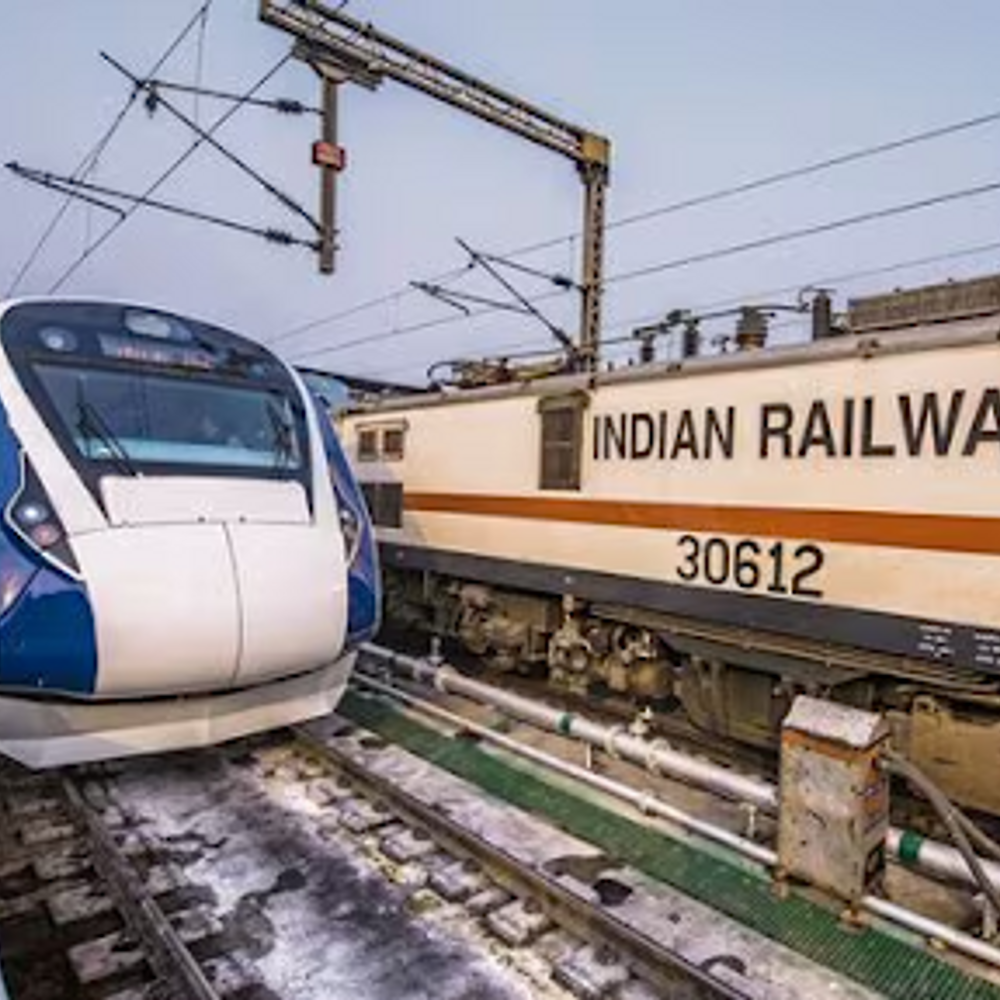 रेलवे सभी 74 हजार कोच में CCTV कैमरे लगाएगी:15 हजार इंजनों में भी लगेंगे; संदिग्ध गतिविधियों की पहचान के लिए AI का इस्तेमाल होगा