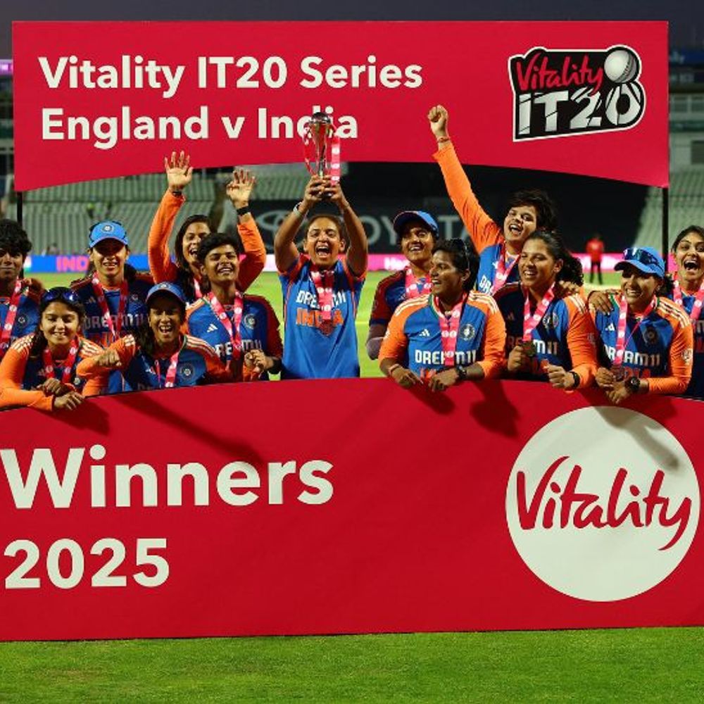 इंग्लैंड विमेंस टीम पांचवां टी-20 पांच विकेट से जीती:भारतीय टीम ने सीरीज 3-2 से अपने नाम किया, श्री चारानी प्लेयर ऑफ द सीरीज बनीं
