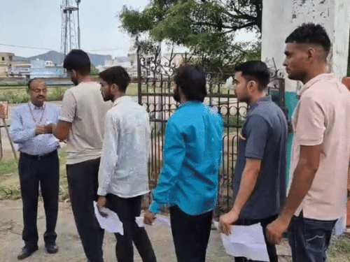 डिप्टी जेलर एग्जाम- 39.83% उपस्थिति:चेकिंग कर एक घंटे पहले मिली एंट्री, पांच संभाग मुख्यालयों पर बनाए सेंटर
