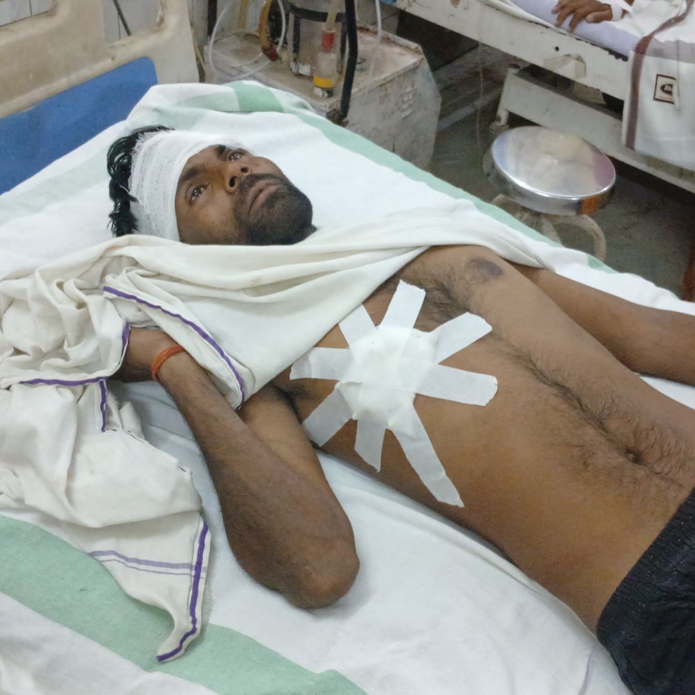 भतीजे ने चाकू से चाचा के सीने पर किया वार:गोपालगंज में पॉकेट से पैसा निकालने को लेकर विवाद, आरोपी फरार