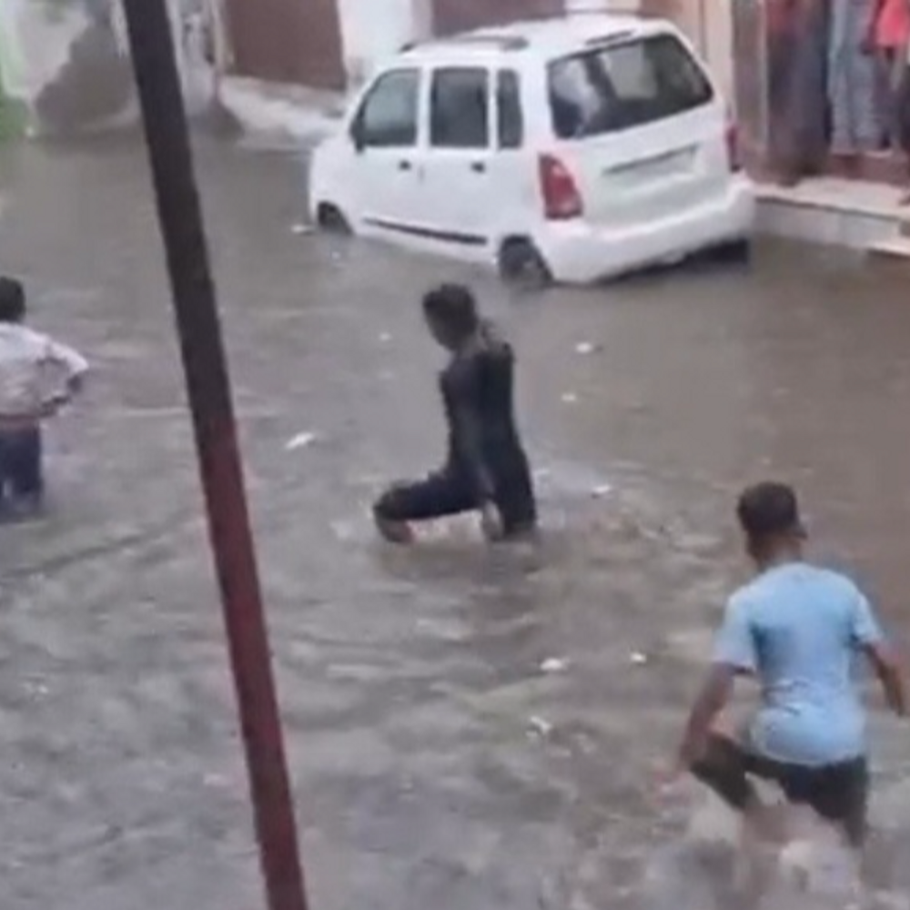 पाली में मूसलाधार बारिश,सड़कों पर 2-2 फीट पानी:कई इलाकों में घरों में घुसा पानी, स्कूलों में छुट्टी की घोषणा