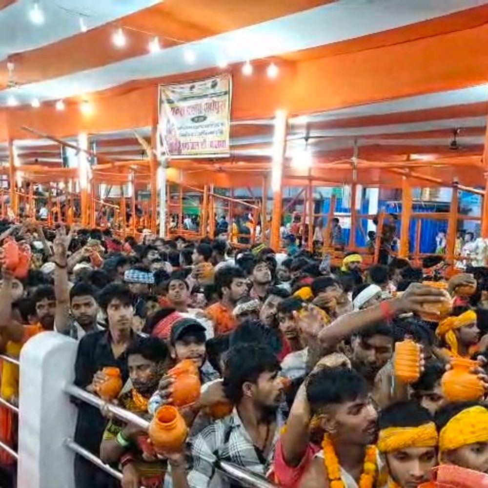 सिंहेश्वरनाथ धाम में रात 1:30 बजे से जलाभिषेक:मधेपुरा में सावन की पहली सोमवारी पर पहुंचे एक लाख श्रद्धालु