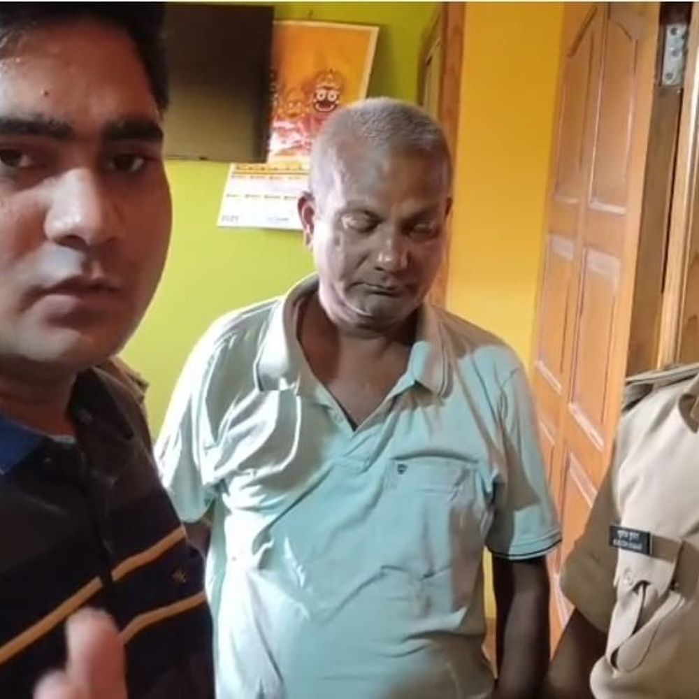 नकली शराब फैक्ट्री का मास्टरमाइंड पटना से गिरफ्तार:नवादा में हुई थी 3500 से ज्यादा खाली बोतलें और लेबल