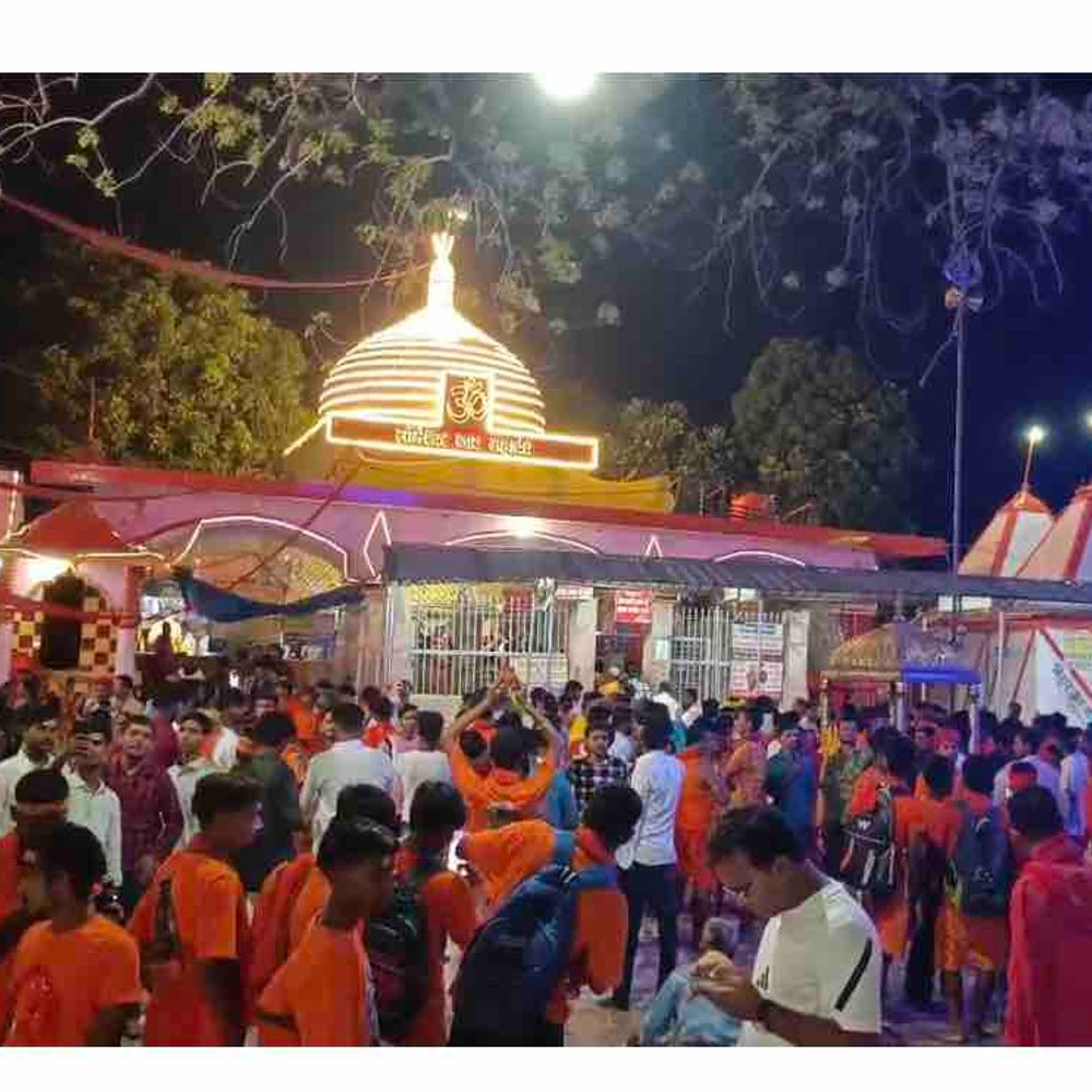अरेराज मंदिर में एक लाख लोगों ने किया जलाभिषेक:3 बजे पूजा के बाद खुला पट, सुरक्षा के लिए सिविल ड्रेस में पुलिसकर्मी तैनात