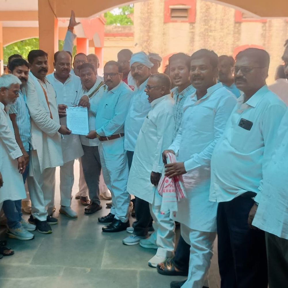 देवरिया में कांग्रेस का विरोध प्रदर्शन:अजय राय पर दर्ज मुकदमे को लेकर नाराजगी, वापस लेने की मांग