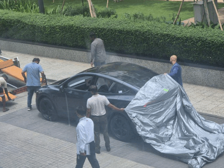 टेस्ला का भारत में पहला शोरूम आज खुलेगा:मस्क की कंपनी की मॉडल Y गाड़ियां मुंबई पहुंची, कीमत 48 लाख हो सकती है