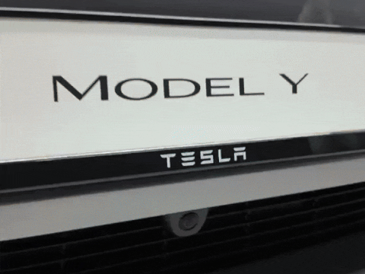 टेस्ला की कॉम्पैक्ट इलेक्ट्रिक SUV मॉडल Y भारत में लॉन्च:एक बार फुल चार्ज पर 622km तक चलेगी, कीमत ₹60 लाख रुपए से शुरू